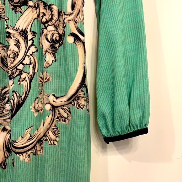 BCBGMaxAzria Size XS Trompe L’oeil Print Mint Green V-Neck Dress - Picture 8 of 13